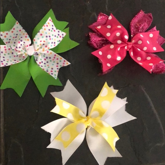 Girls bows - Picture 1 of 4